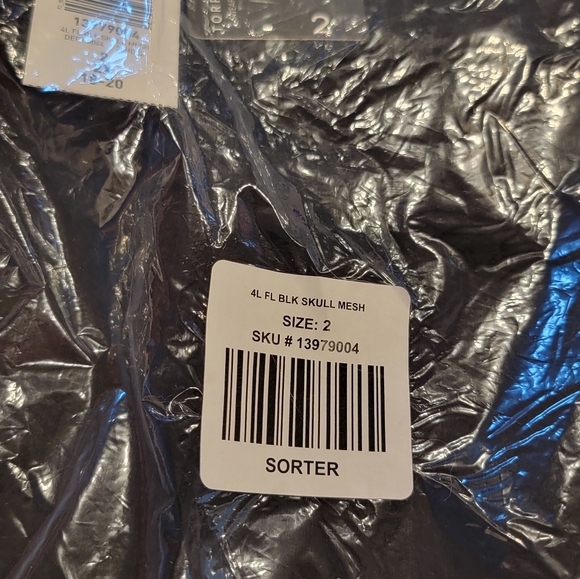 TORRID Premium Leggings Skull Mesh Size 2 - Picture 8 of 11